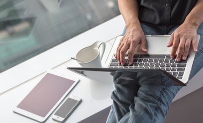 Zabezpieczenie roszczeń w sporach uchwałowych i blokada wpisów w KRS