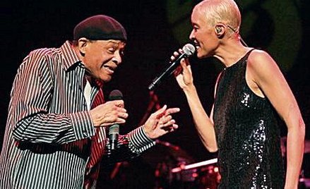 Al Jarreau wspomagany wokalnie przez Debbie Davis