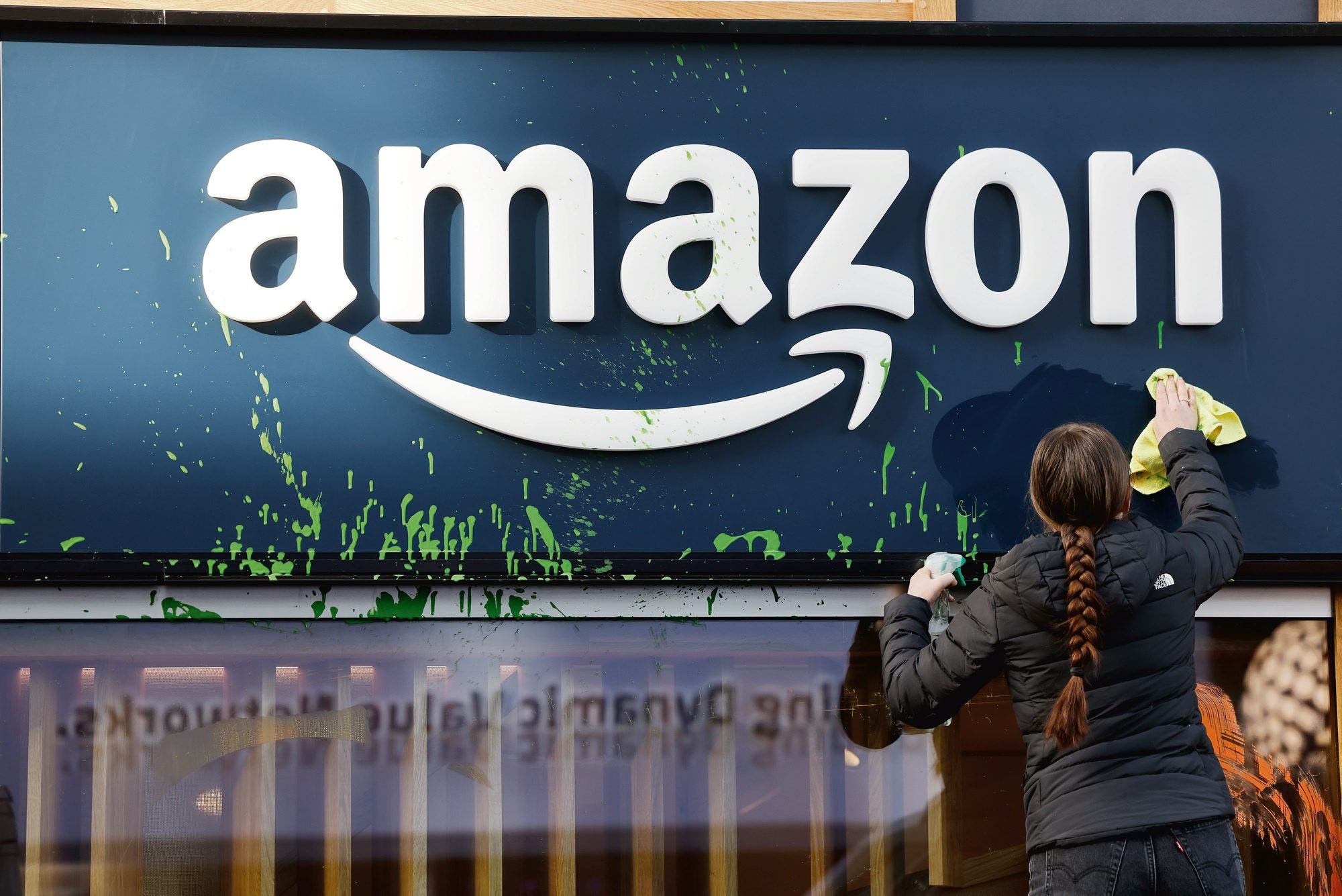 Zwolnienia w Amazonie mogą wywołać efekt domina na rynku pracy