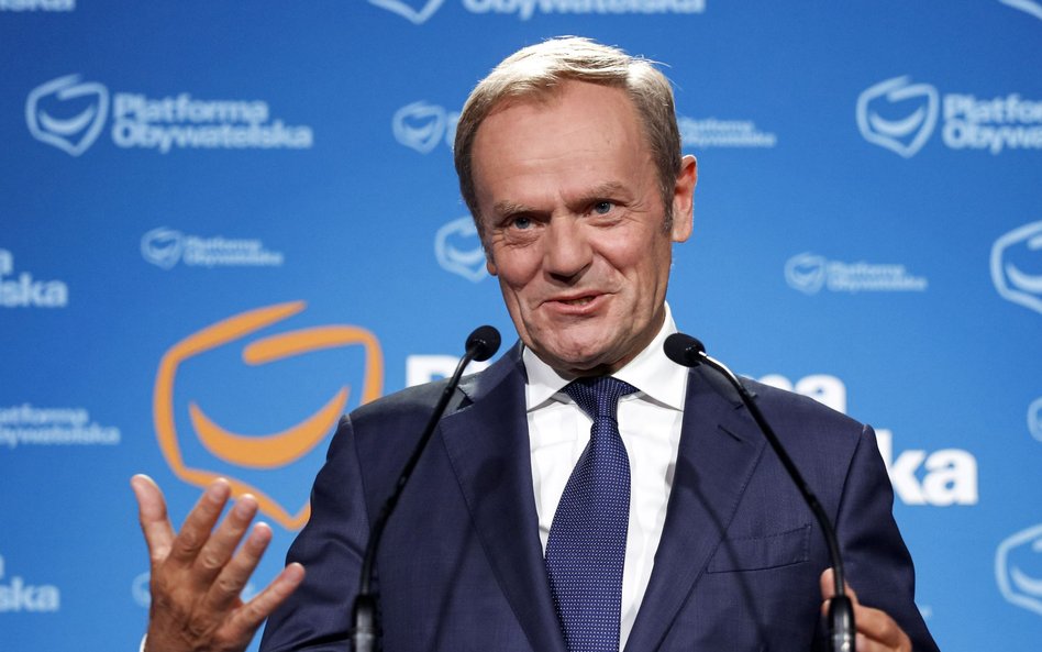 Donald Tusk doprowadził do tego, że poparcie dla Platformy zdaje się przebijać szklany sufit zawiesz