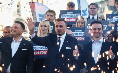 Kandydat Konfederacji na stanowisko prezydenta miasta Bartosz Bocheńczak (C), lider Konfederacji Sła