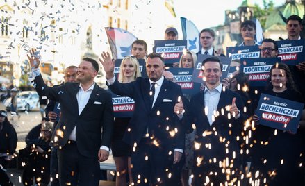 Kandydat Konfederacji na stanowisko prezydenta miasta Bartosz Bocheńczak (C), lider Konfederacji Sła