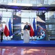 Przewodnicząca Komisji Europejskiej Ursula von der Leyen (L), prezydent RP Andrzej Duda (C) oraz pre