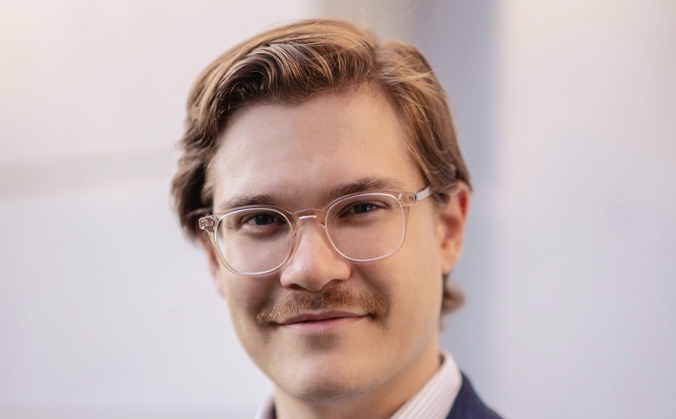 Host „Plus Minus“ doporučuje. Jan Oleszczuk-Zigmuntowski: Když je jedna cigareta celý svět