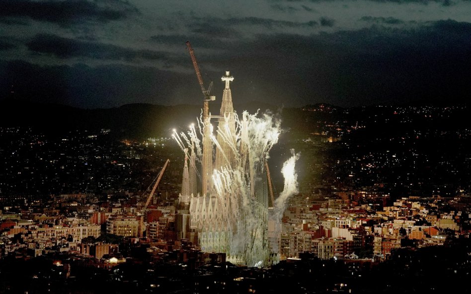 Historyczny dzień w Barcelonie. Papież poświęcił wieżę Sagrada Familia