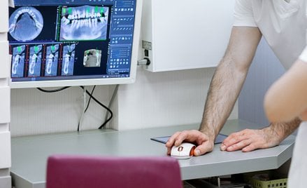 Lekarz odszedł z pracy z danymi pacjentów, klinika zapłaci karę. Wyrok NSA