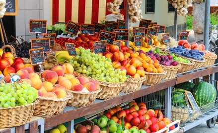 Włochy: Policja rozbiła owocowo-warzywną mafię. Skonfiskowała 150 mln euro