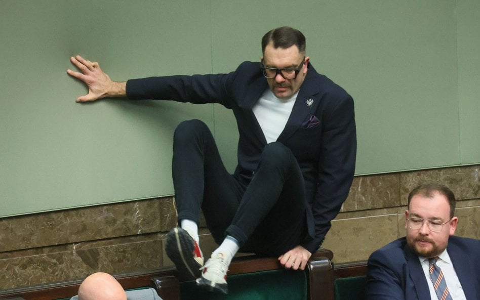 Poseł PiS Łukasz Mejza na sali obrad Sejmu