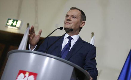 Premier Donald Tusk podczas konferencji prasowej, na której odnosił się do ogłoszonego raportu MAK