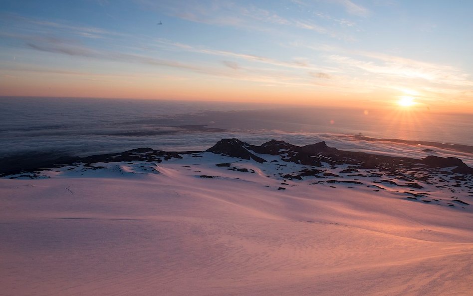 Lodowiec, a także wulkan, są częścią islandzkiego Parku Narodowego Snæfellsjökull.