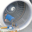 Boeing 767 LOT podczas prac konserwacyjnych na lotnisku Okęcie
