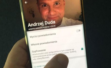 Prezydent do swojego profilu dołączył nawet selfie