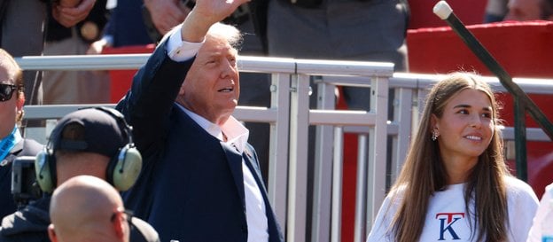 Donald Trump z wnuszą Kai Trump na Pucharze Rydera 2025.