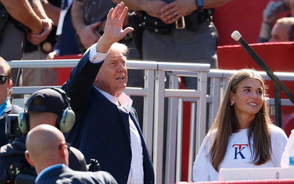 Donald Trump z wnuszą Kai Trump na Pucharze Rydera 2025.