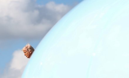 Trump rządzi od roku. Ameryka nie stała się wielka