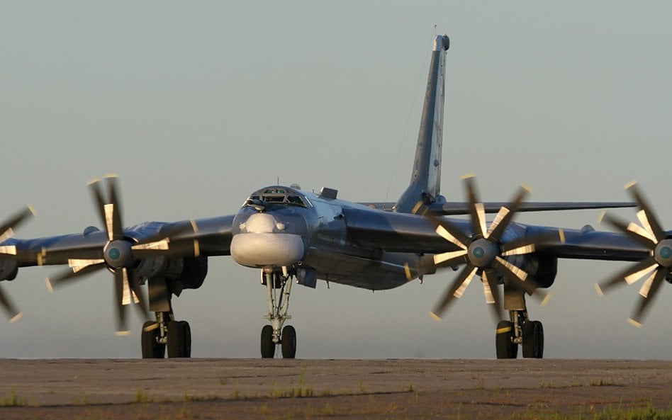 Tu-95 – radziecki strategiczny samolot bombowy lub rozpoznawczy dalekiego zasięgu.