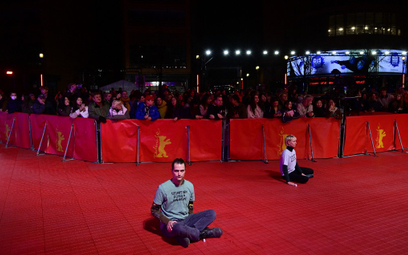Berlinale: Aktywiści klimatyczni przykleili się do czerwonego dywanu