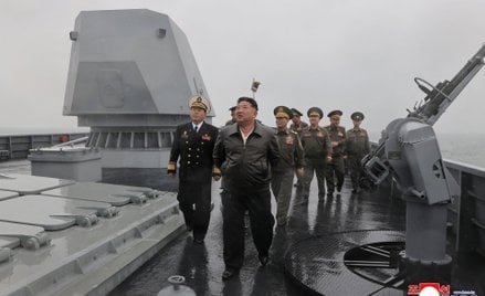 Przywódca Korei Północnej Kim Dzong Un odwiedza testowany niszczyciel marynarki wojennej, 7 maja 202