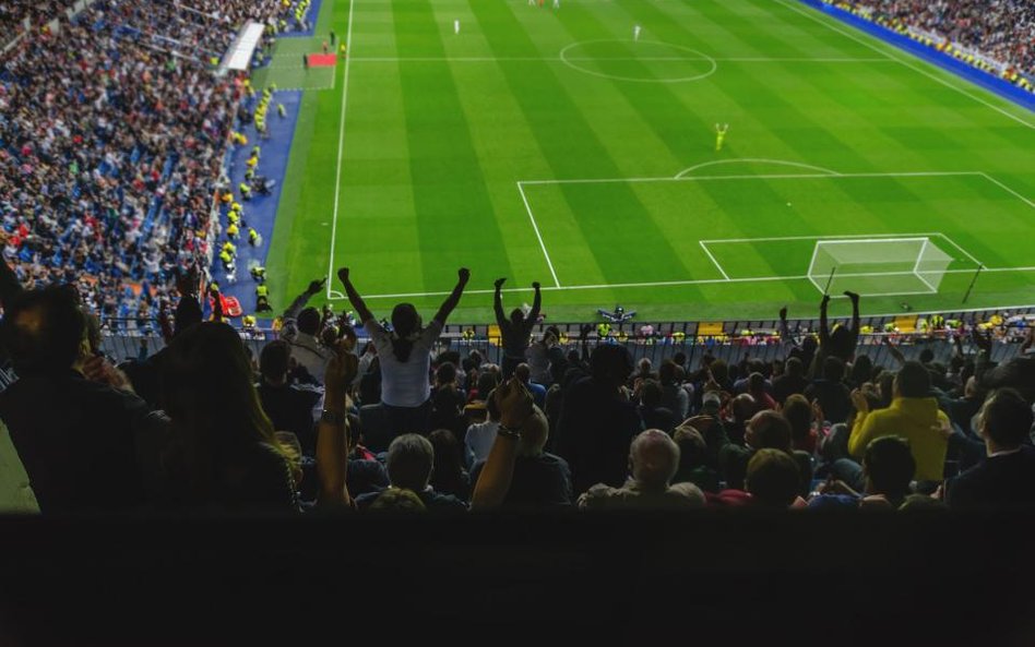 Kluby sportowe łatwiej sprzedadzą bilety zagranicznym kibicom