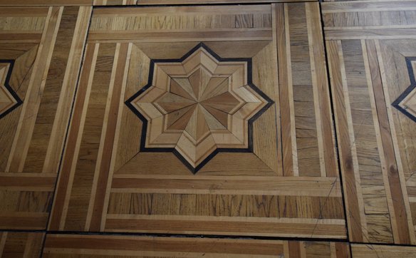 W jednym z lokali przy Bródnowskiej 14 zachowała się oryginalna taflowana podłoga