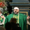 Ks. Adrian, który został ranny podczas ataku pochodzącego z Ukrainy nożownika na klasztor Sióstr Ben