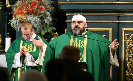Ks. Adrian, który został ranny podczas ataku pochodzącego z Ukrainy nożownika na klasztor Sióstr Ben