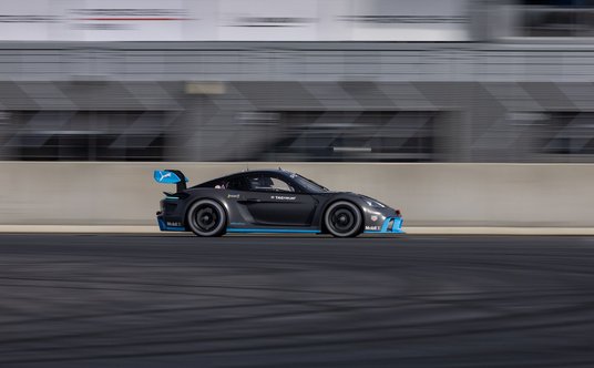 Bicie rekordu Porsche GT4 e-Performance