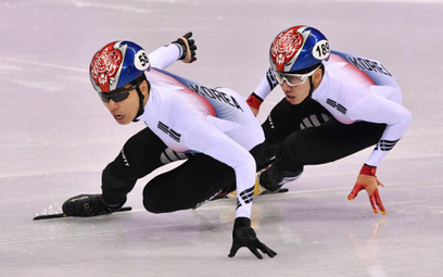 Koreańczycy Hwang Dae-Heon (z lewej) i Lim Hyo-Jun w wyścigu ma 500 m.