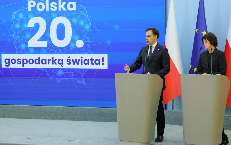 Minister finansów i gospodarki Andrzej Domański (L) oraz wiceminister finansów i gospodarki Hanna Ma