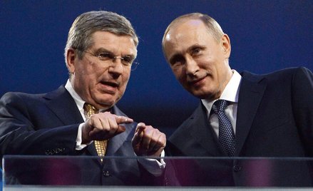Thomas Bach (po lewej) przez lata szedł z Władimirem Putinem pod rękę, ale teraz stają po przeciwnyc