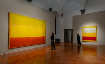 Obrazy Marka Rothki można oglądać w Palazzo Strozzi, a także w Muzeum św. Marka oraz w westybulu Bib