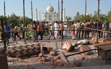 Indie: Burza uszkodziła Taj Mahal