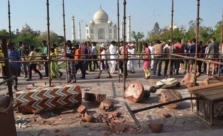 Indie: Burza uszkodziła Taj Mahal