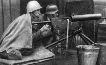 W sierpniu 1944 r. ok. 40-tysięczna słabo uzbrojona armia powstańców rozpoczęła walkę o stolicę