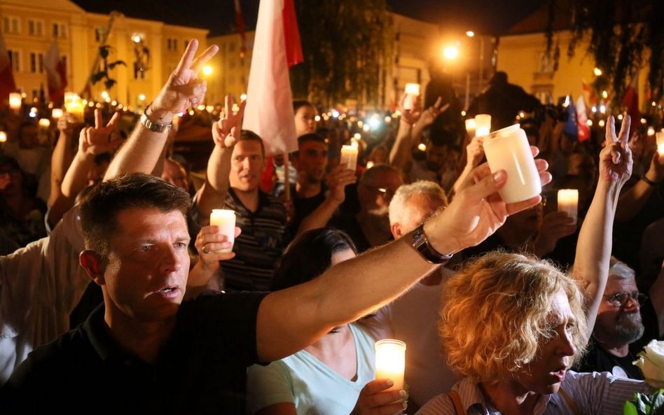 Czy Ryszard Petru był na protestach śledzony przez policję?