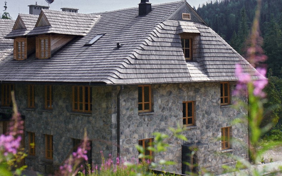 Wyróżniony dwoma kluczami EN Hotel mieści się w Kuźnicach pod Zakopanem.