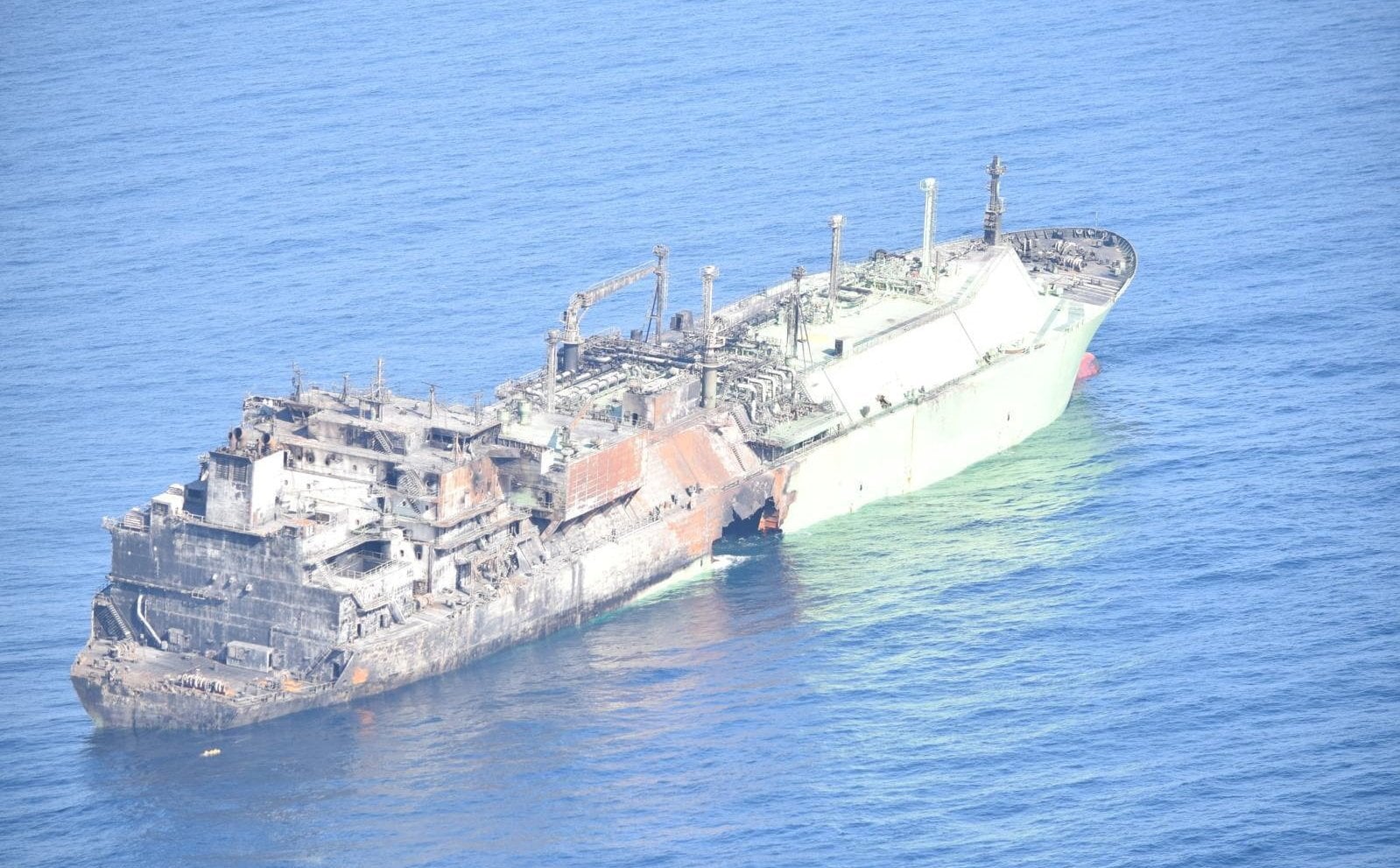 Rosyjski gazowiec z dziurą w kadłubie. To tykająca bomba, grozi katastrofą