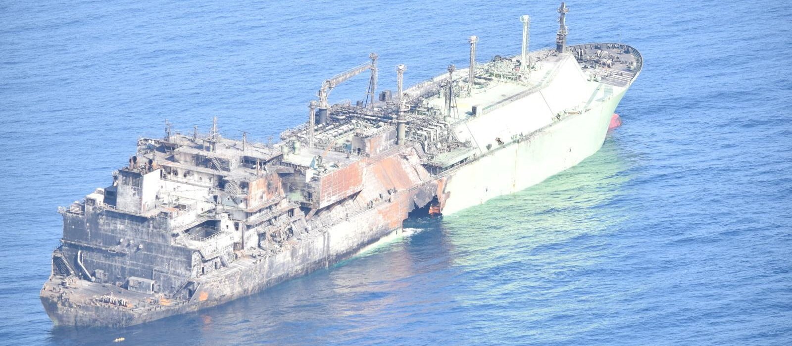 Rosyjski gazowiec z dziurą w kadłubie. To tykająca bomba, grozi katastrofą