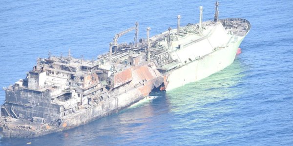 Rosyjski gazowiec z dziurą w kadłubie. To tykająca bomba, grozi katastrofą