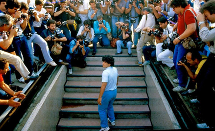 Diego Maradona był dla mediów zarazem bohaterem i diabłem. Film „Diego” od piątku w kinach