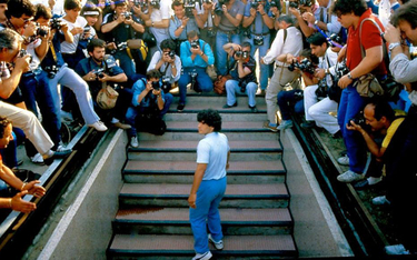 Diego Maradona był dla mediów zarazem bohaterem i diabłem. Film „Diego” od piątku w kinach