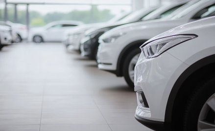 Tanieją samochody. W salonach ruszyły wyprzedaże