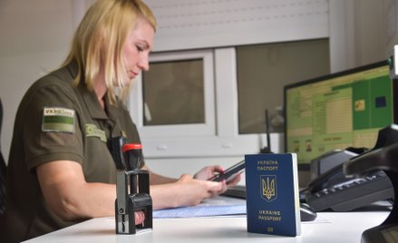 Odprawa paszportowa na granicy Polski z Ukrainą