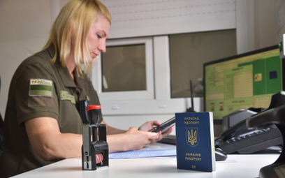 Odprawa paszportowa na granicy Polski z Ukrainą