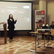 Na początku spotkania z agentami Leila Ben Arfi przedstawiła im swoją firmę