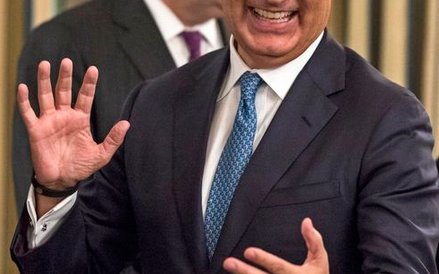 Prezes United Airlines Oscar Munoz