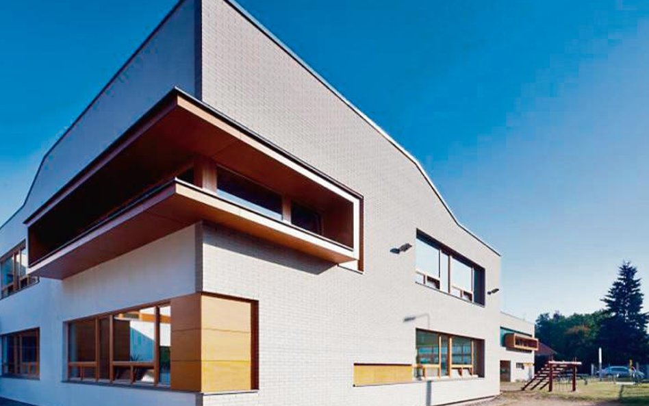 Szkoła podstawowa w Podkowie Leśnej.