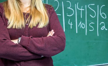 Samorządowiec: nauczycielom trzeba podnieść płace i pensum