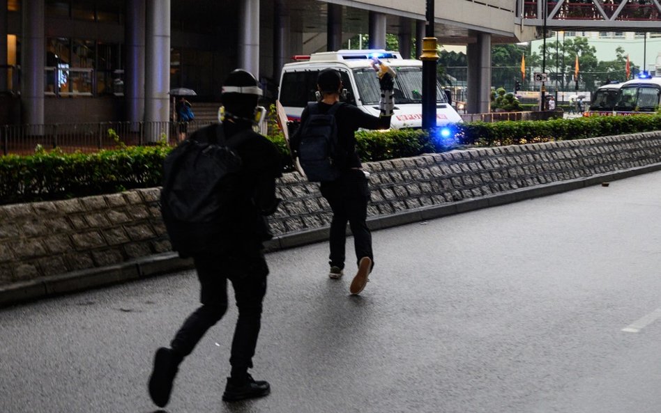 Hongkong: Policjant dźgnięty nożem po wyjściu z pracy