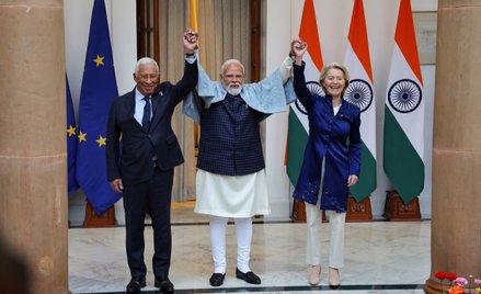 Przewodniczący Rady Europejskiej Antonio Costa, premier Indii Narendra Modi i przewodnicząca Komisji